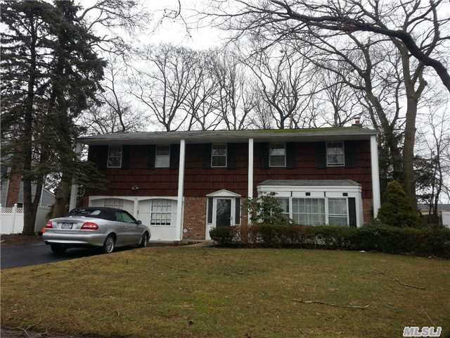 11 Cherokee Ln, Commack, NY 11725 photo 1