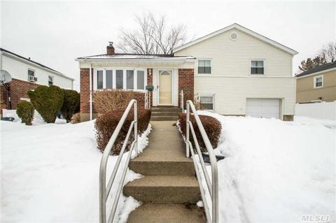 152 Orchard St, Plainview, NY 11803 photo 1