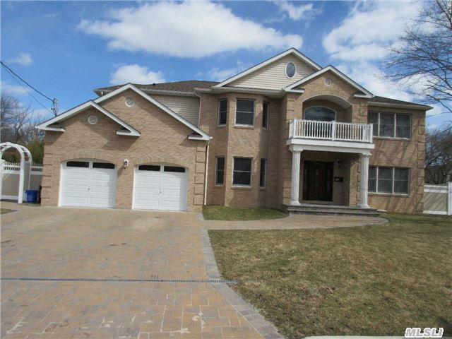 219 Frederick Ave, Babylon, NY 11702 photo 1