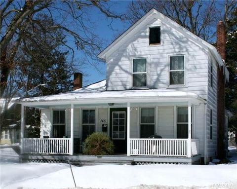 145 Oak St, Patchogue, NY 11772 photo 1
