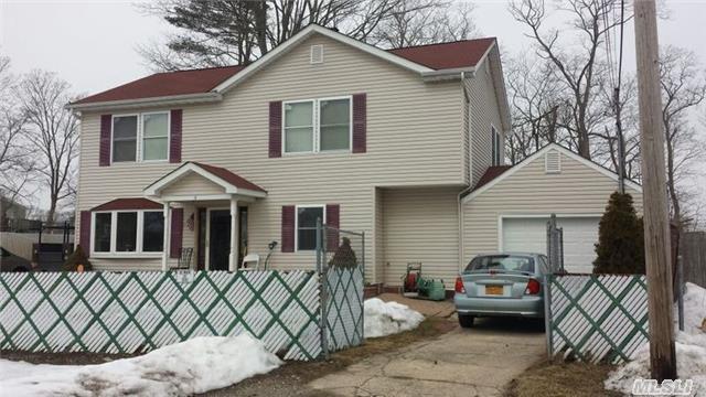 4 E Halley Ln, Central Islip, NY 11722 photo 1