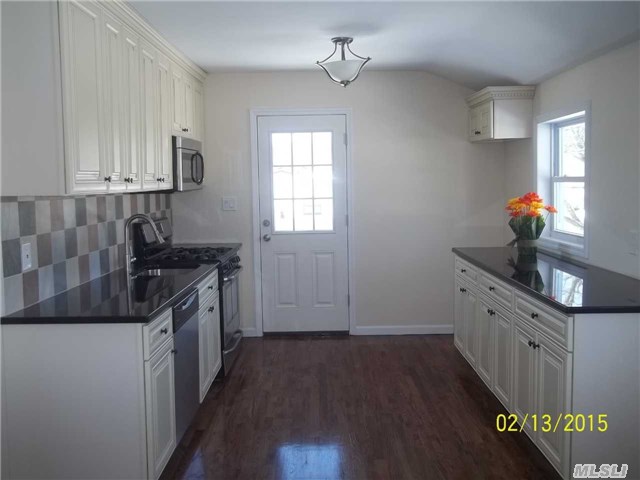 32 Franklin St, Islip, NY 11751 photo 1