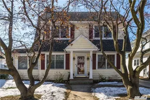 116 Smith St, Lynbrook, NY 11563 photo 1