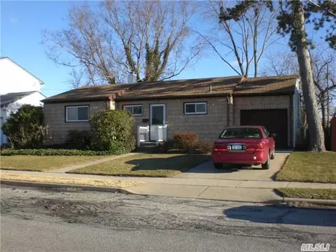 27 Helen Ave, Plainview, NY 11803 photo 1