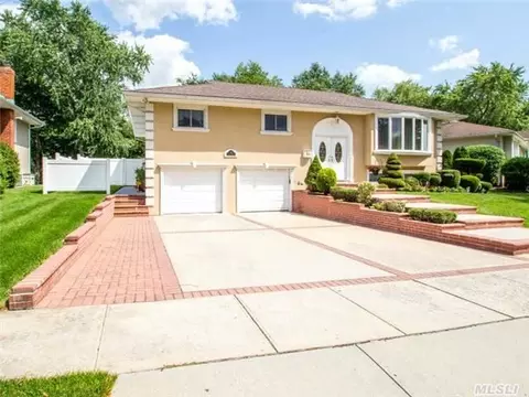 66 Lent Dr, Plainview, NY 11803 photo 1