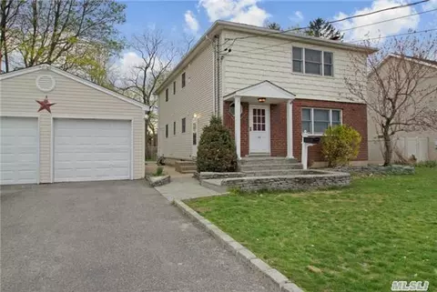 28 Lexington Ave, Bethpage, NY 11714 photo 1