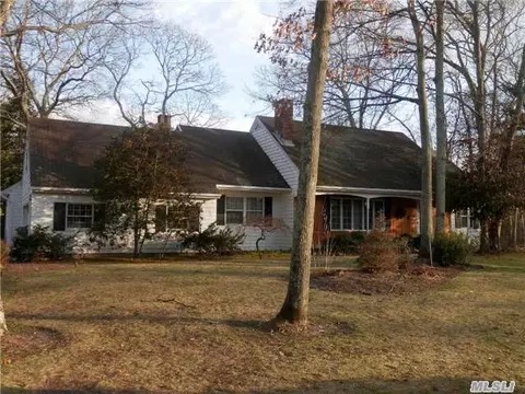 33 Daly Ct, Riverhead, NY 11901 photo 1