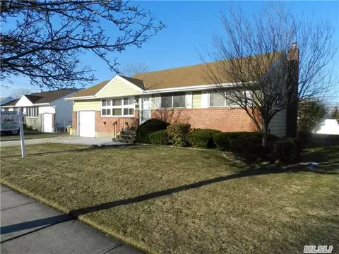 27 Kalda Ln, Plainview, NY 11803 photo 1