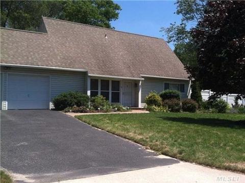 5 Hamilton Ct, Coram, NY 11727 photo 1