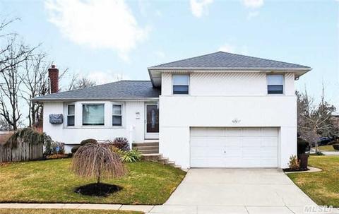 2 Devonshire Ct, Plainview, NY 11803 photo 1