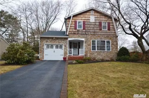 7 Eileen Ct, Commack, NY 11725 photo 1