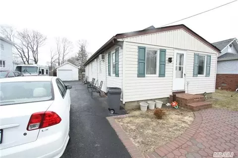 46 Silver St, Patchogue, NY 11772 photo 1