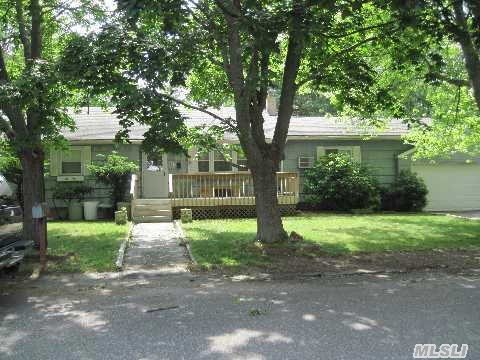 40 Paul Dr, Mastic, NY 11950 photo 1