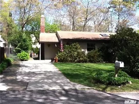 5 Maple St, Hampton Bays, NY 11946 photo 1