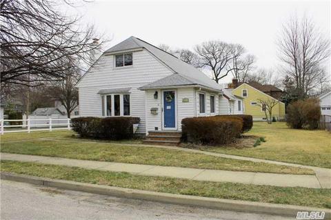 2033 Pine St, Baldwin, NY 11510 photo 1