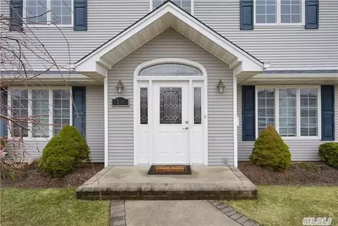 16 Reading Ln, Bethpage, NY 11714 photo 1