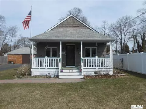 241 Carman St, Patchogue, NY 11772 photo 1