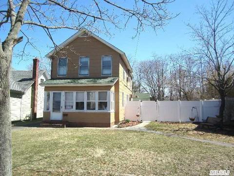 21 Avery Ave, Patchogue, NY 11772 photo 1
