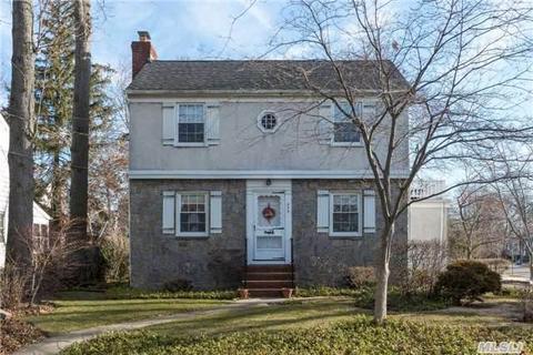 239 E Carpenter St, Valley Stream, NY 11580 photo 1