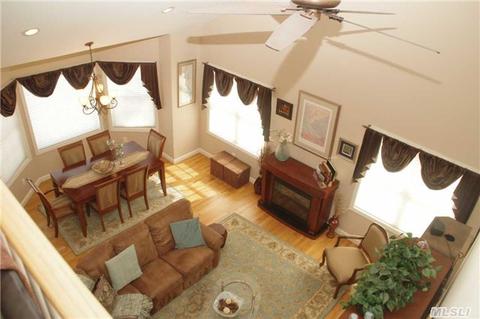 32 Autumn Dr, Plainview, NY 11803 photo 1
