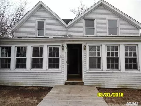 296 Oak St, Patchogue, NY 11772 photo 1