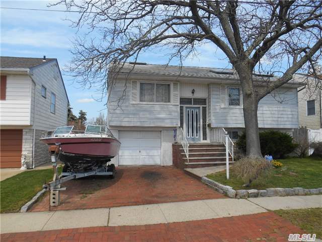 89 E 1st St, Freeport, NY 11520 photo 1