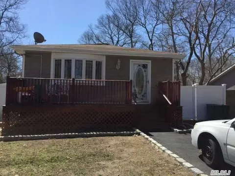 206 Main Ave, Mastic, NY 11950 photo 1