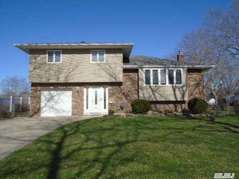 19 Windward Ln, Commack, NY 11725 photo 1