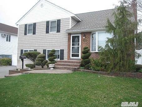 43 Normandy Dr, Bethpage, NY 11714 photo 1