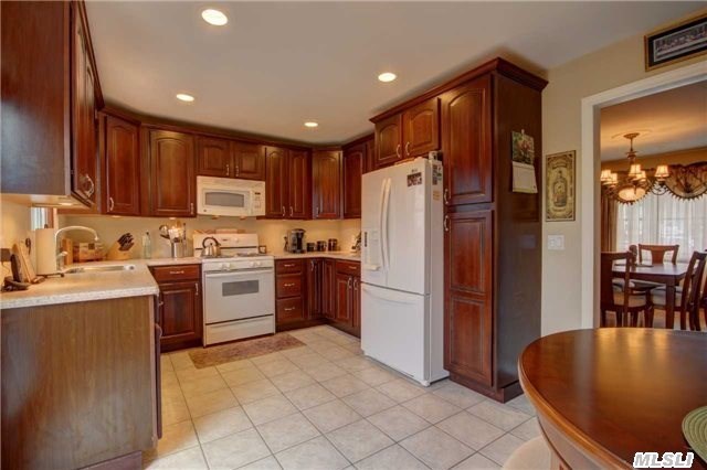 58 Robert St, Patchogue, NY 11772 photo 1