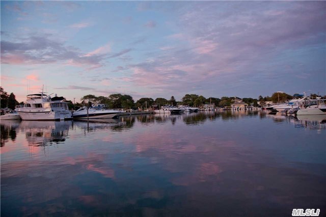 16 E Division St, Westhampton Beach, NY 11978 photo 1