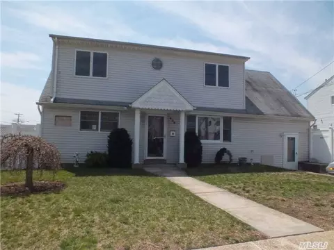 459 Wanamaker St, Oceanside, NY 11572 photo 1