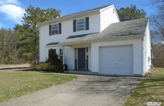 963 Scherger Ave, Patchogue, NY 11772 photo 1