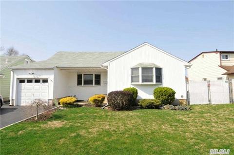 3685 Bridle Path, Bethpage, NY 11714 photo 1