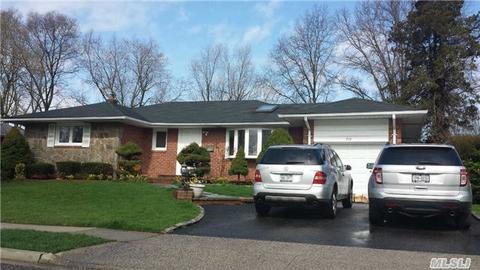 210 Willets Ln, Jericho, NY 11753 photo 1