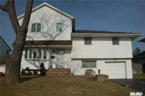 19 Redwood Dr, Plainview, NY 11803 photo 1