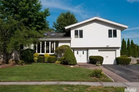 111 Forest Dr, Jericho, NY 11753 photo 1