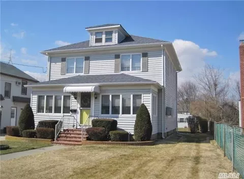 181 Carman St, Patchogue, NY 11772 photo 1