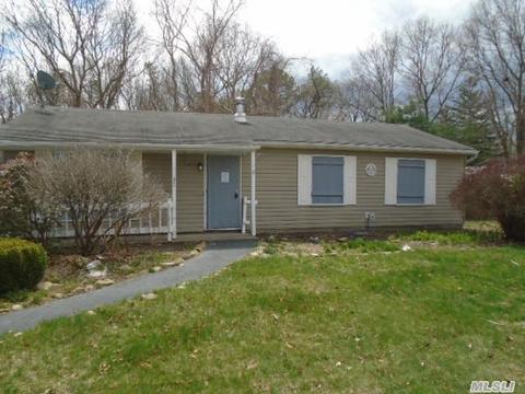 30 Hart Pl, Mastic, NY 11950 photo 1