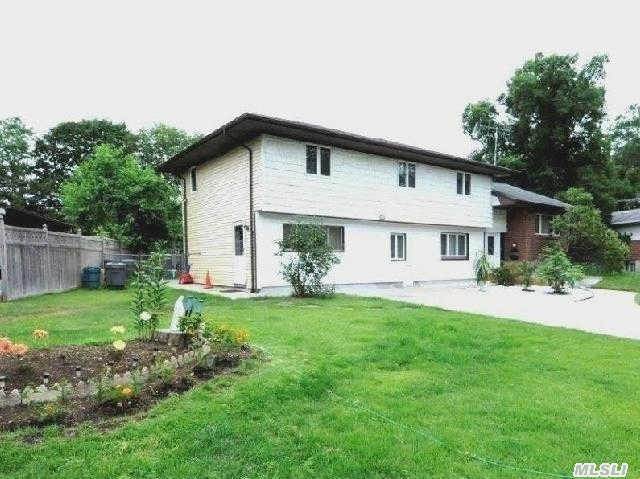 9 Oneida Ln, Commack, NY 11725 photo 1