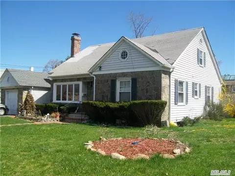 446 Marcy Ave, Riverhead, NY 11901 photo 1