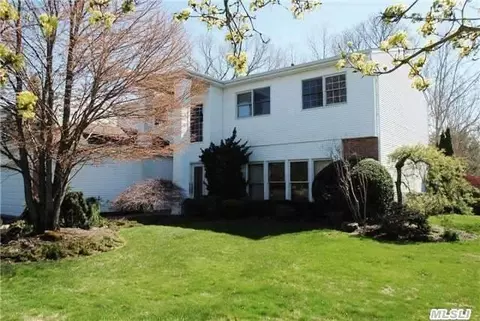 120 Fairway View Dr, Commack, NY 11725 photo 1