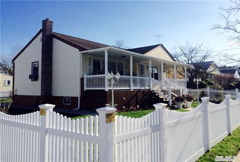 38 E Dean St, Freeport, NY 11520 photo 1