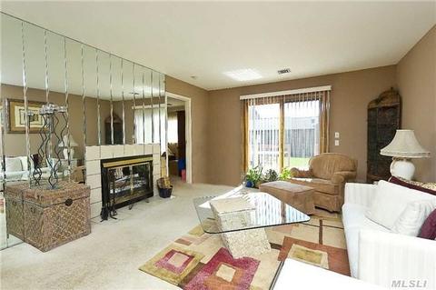 63 Scarlett Dr, Commack, NY 11725 photo 1