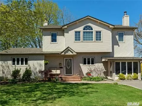 60 Hope Dr, Plainview, NY 11803 photo 1