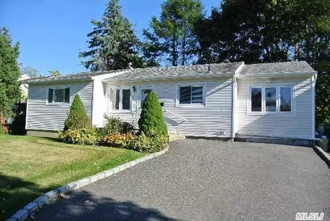 35 Hope Dr, Plainview, NY 11803 photo 1