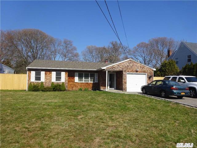 193 Monroe St, Mastic, NY 11950 photo 1