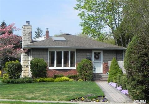 221 Central Park Rd, Plainview, NY 11803 photo 1