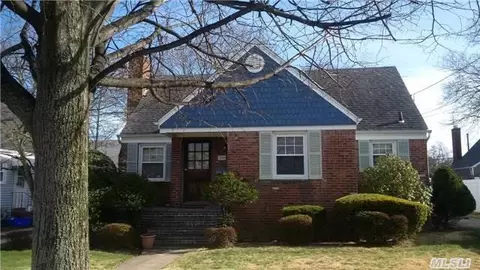 1052 Archer Pl, Baldwin, NY 11510 photo 1