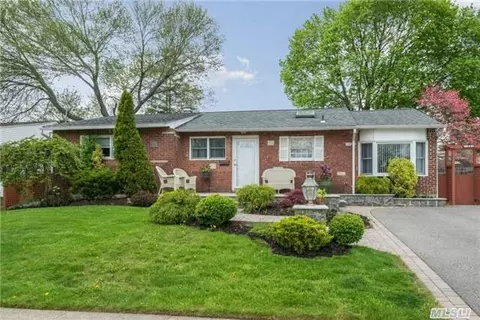 12 Edi Ave, Plainview, NY 11803 photo 1